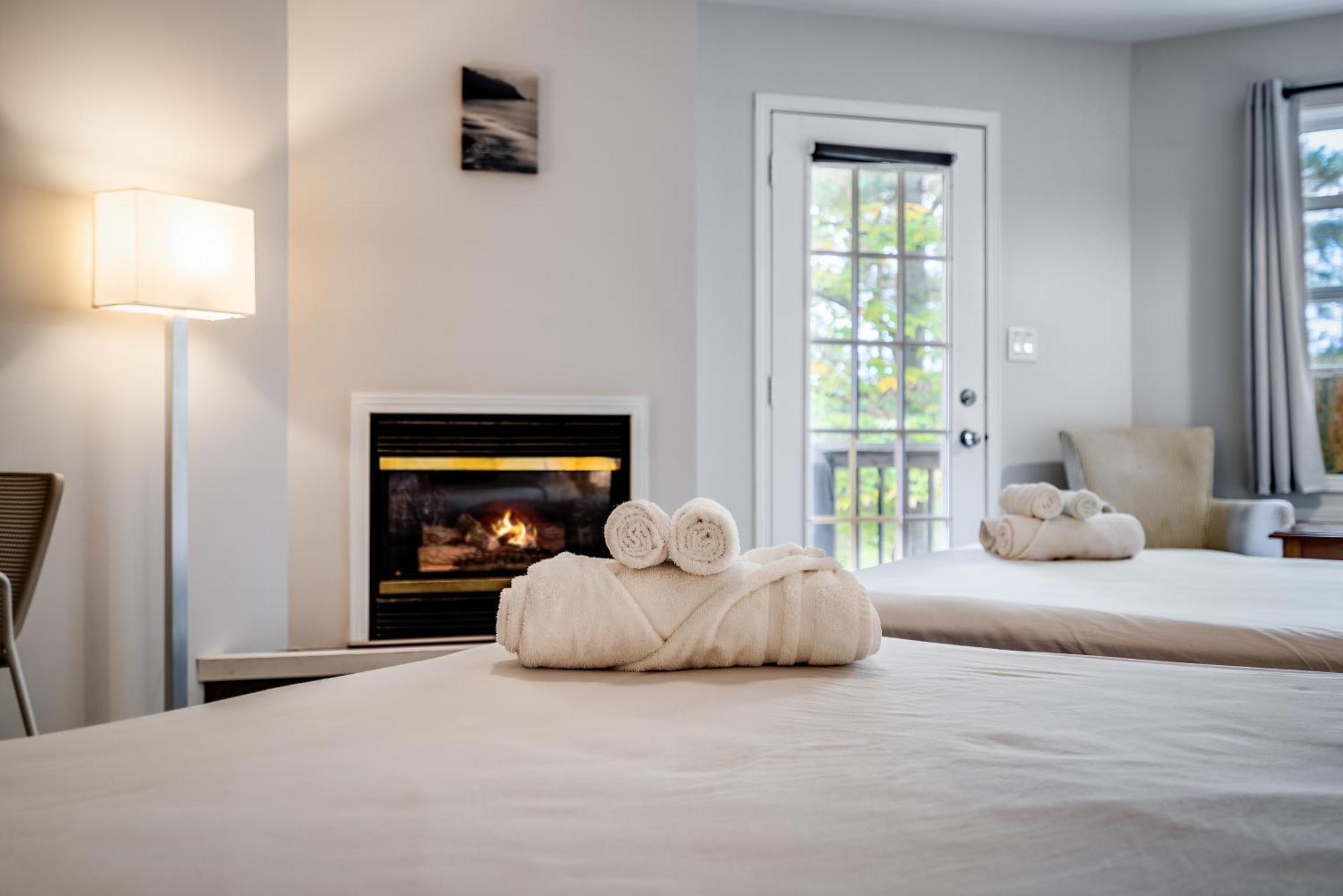 Muskoka Waterfront Retreat Villa Dwight Buitenkant foto